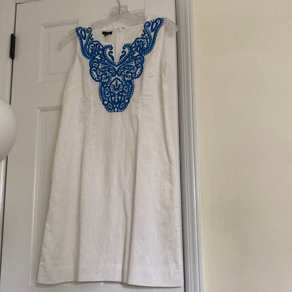 Talbots white shell dress with blue decoration